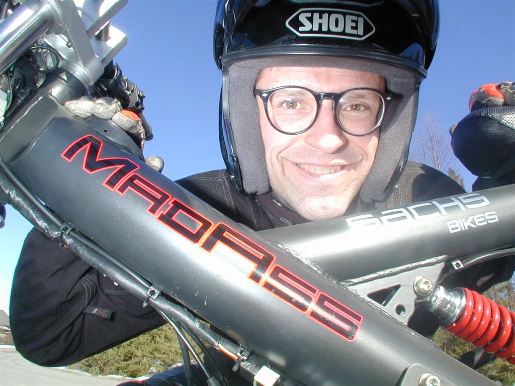 Minitest: Kubikksjarmøren Mad Ass, april&nbsp;2004